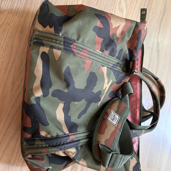 COPY - COPY - Herschel Baby Diaper Bag - Strand Duffle Sprout Camo - Picture 4 of 8